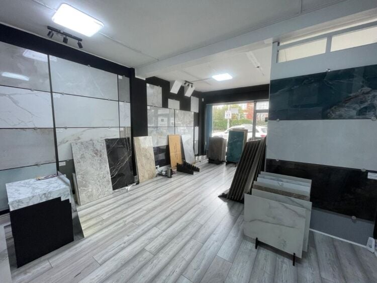 Versatile 500 sq.ft Lock Up Shop for Sale in North London with Great Visibility Photo 3