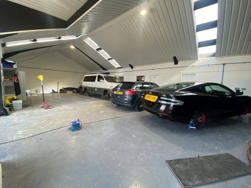 Industrial unit approximately 3,600 sq. ft. available in Benfleet Essex with ample parking Photo 3