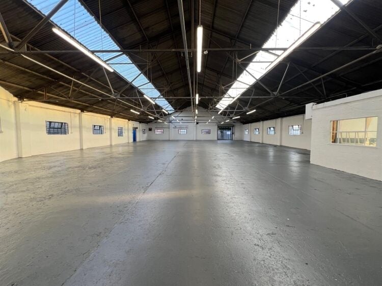 Industrial Unit for Sale in Bristol with Open-Plan Space and Off-Street Parking Photo 3