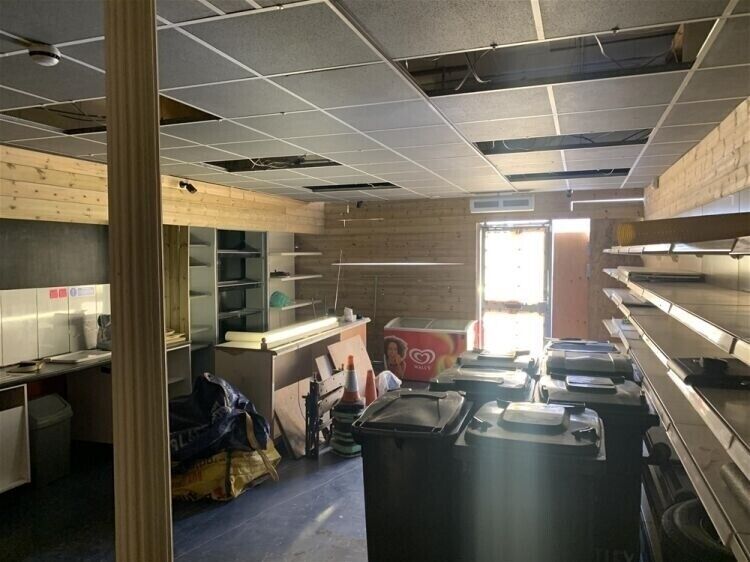 Prime Freehold Investment Property in Central Exmouth, Ideal for Watersports and Retail Ventures Photo 3