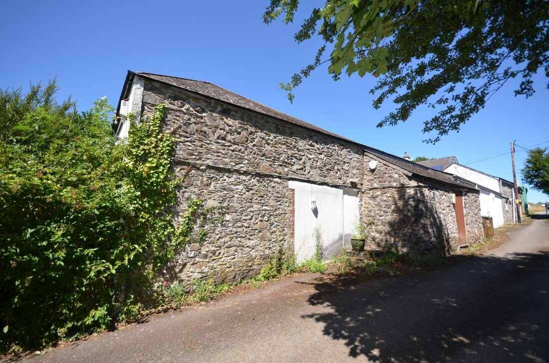 Smallholding with 8 Bedrooms and Development Potential in Tavistock Devon Photo 3
