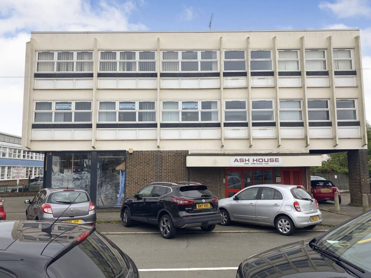 Shop/Office Investment in Benfleet Essex with Planning Permission for Flat Conversion Photo 3