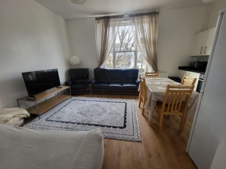 Mixed-use building for sale in Islington's Barnsbury area, London Photo 3