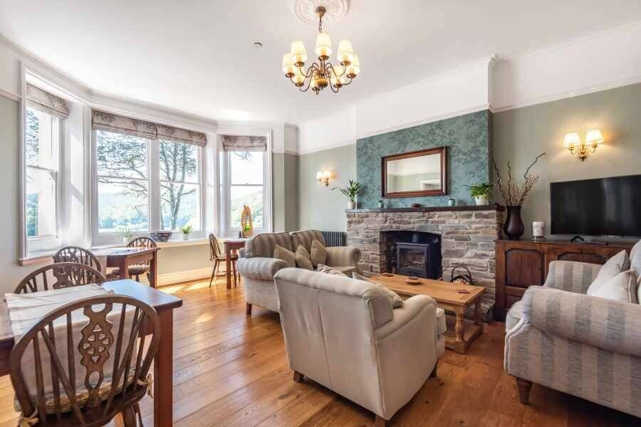 7-Bedroom Manor for Sale in Looe Cornwall with Scenic Views and Owner's Cottage Photo 3