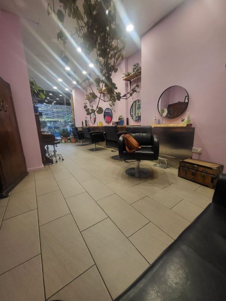 Hair Salon for Sale in North London with Local Clientele and Growth Potential Photo 3