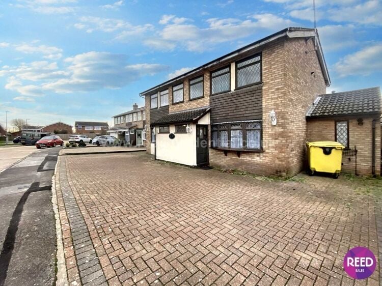 Former care home in Dorset Gardens Rochford Bristol with eight bedrooms and ample space for ideas Photo 3