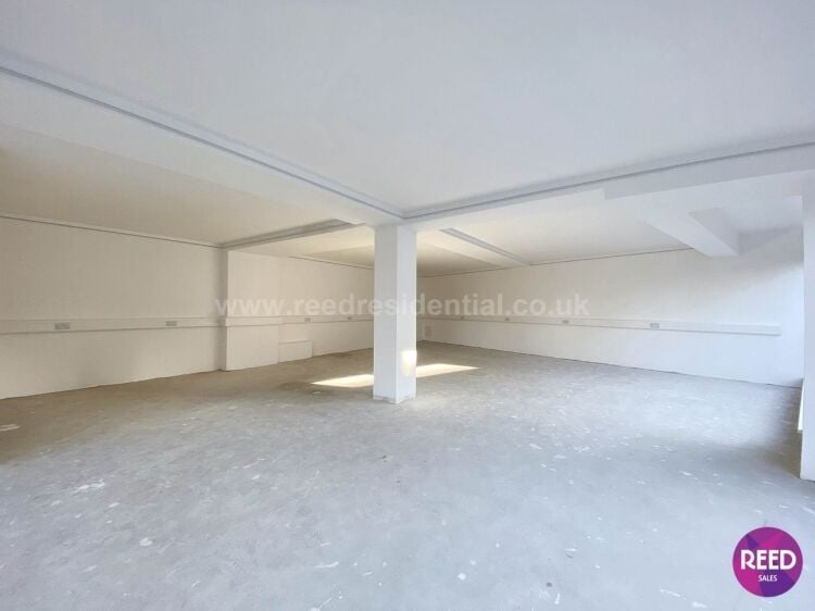 London Road, Westcliff On Sea Photo 3