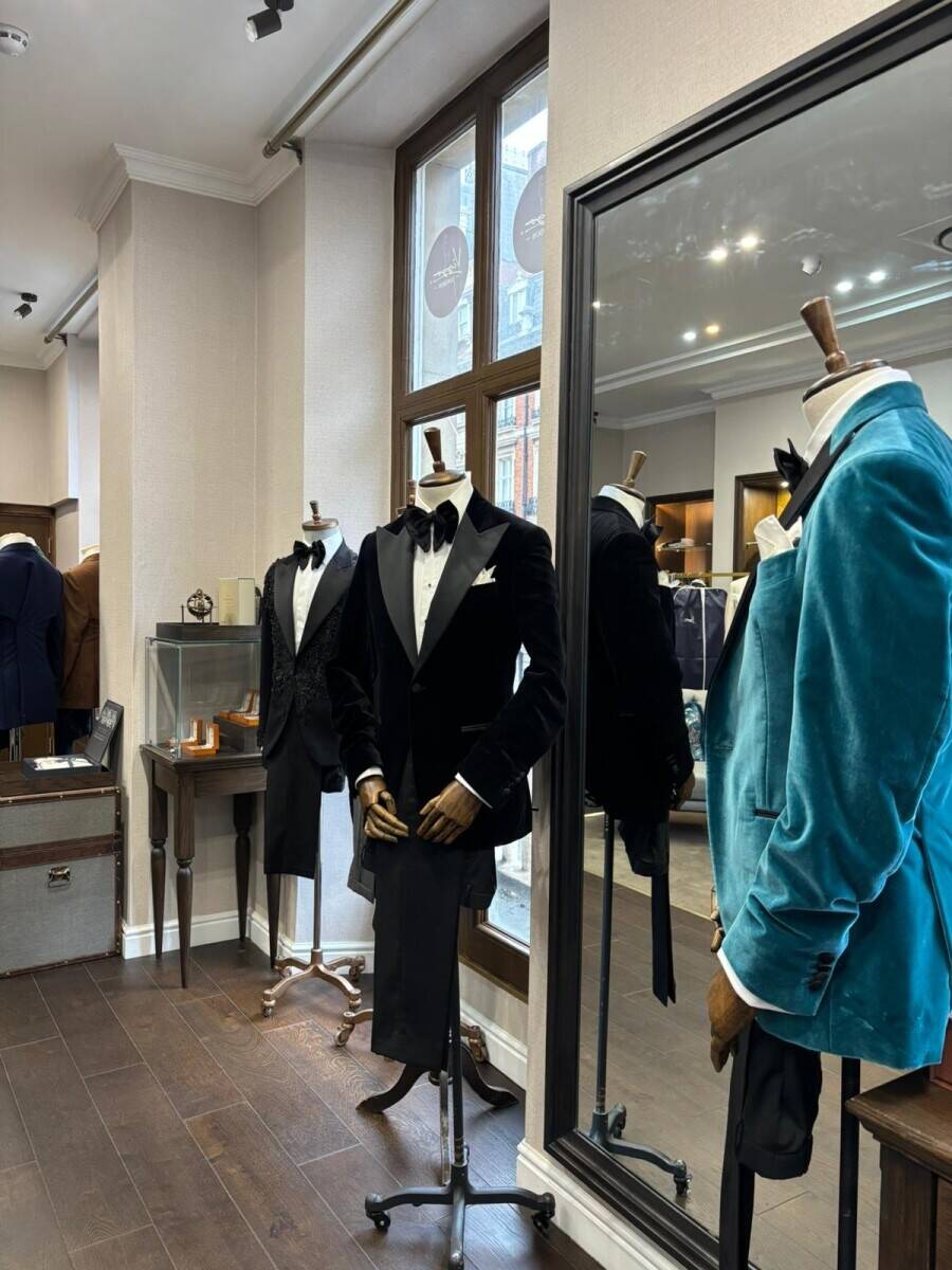 Men's Tailoring Shop for Sale in the City of London Near Bond Street Photo 3