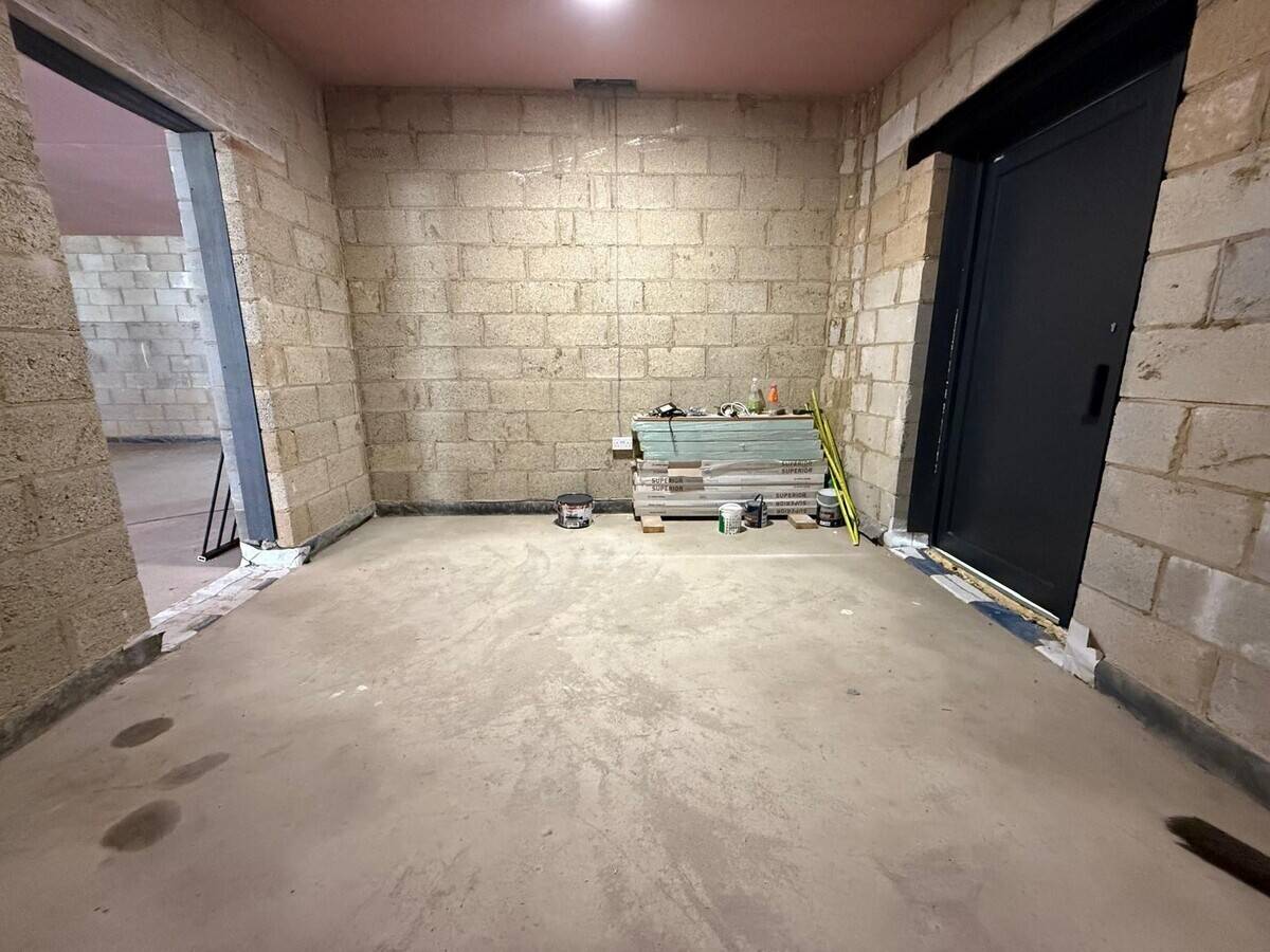 TO LET – Two Class E Retail / Commercial Units (Shell & Core) in TW14 Photo 3
