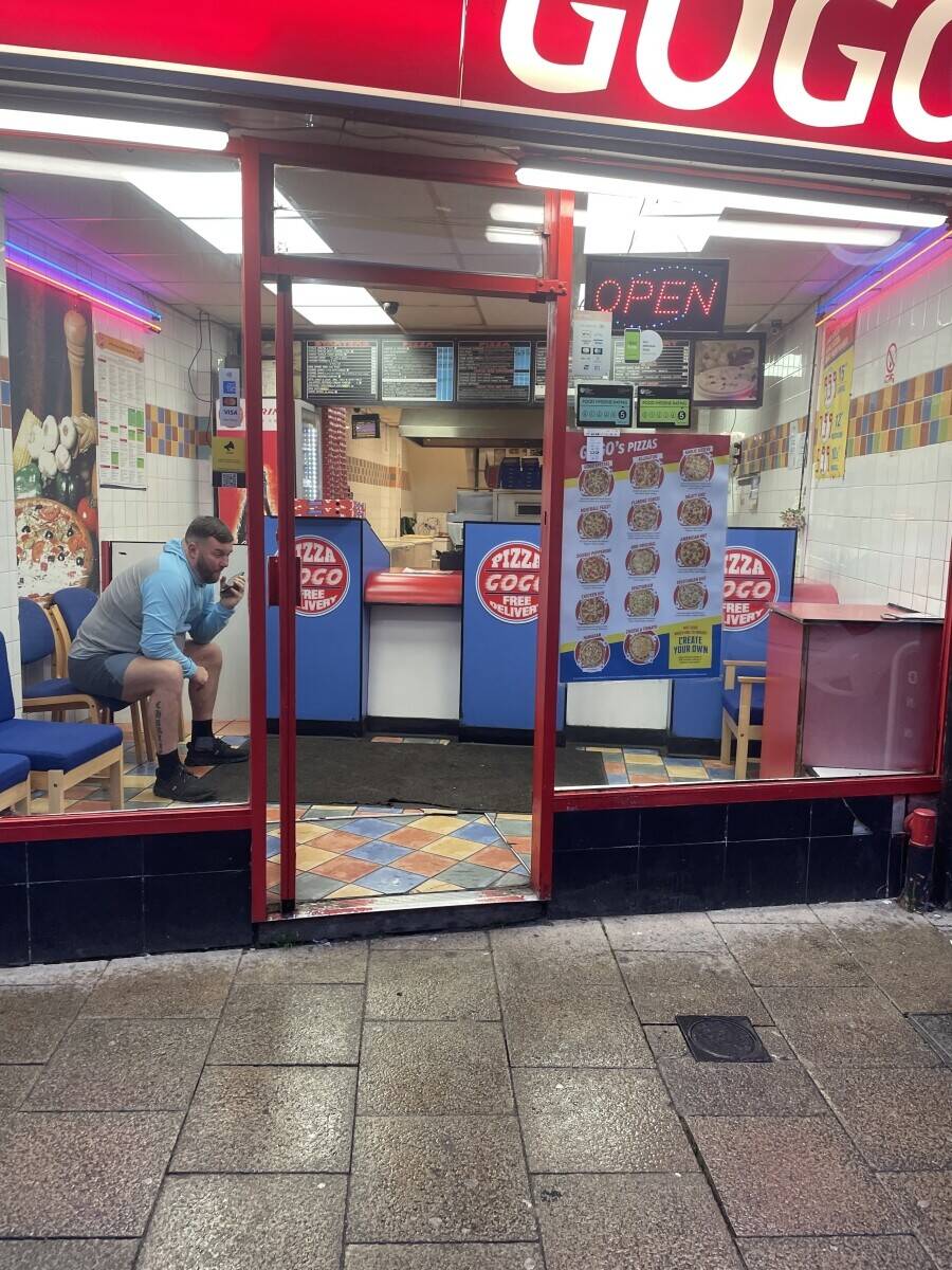Freehold shop and residential investment for sale in Southampton Hampshire Photo 3