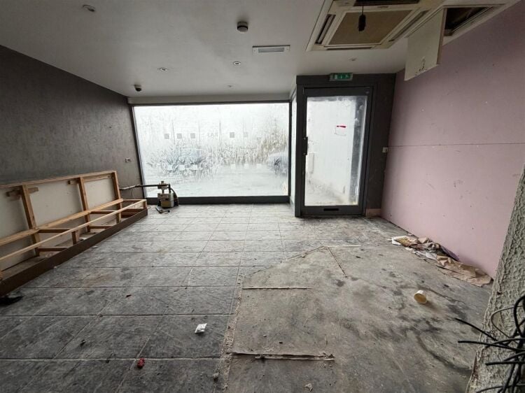 Mid-terrace former restaurant on Filton Road, Bristol, offering 800 ft² of potential space. Photo 3