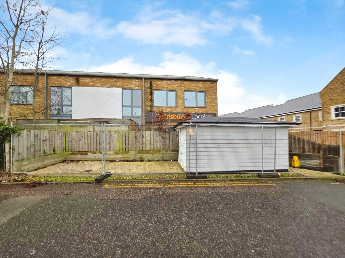 Freehold Garage and Land for Sale in Shoeburyness Southend on Sea Photo 3