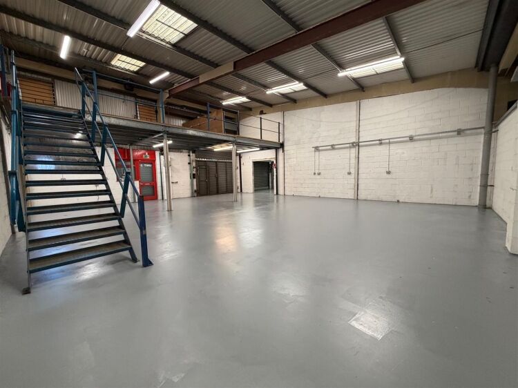 Light industrial unit for sale in Bristol with off-street parking and flexible layout Photo 3
