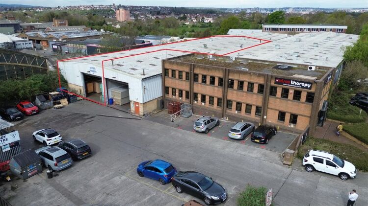 Large industrial unit with office space in Bristol, 11,675 ft² plus 1,700 ft² mezzanine available  Photo 3