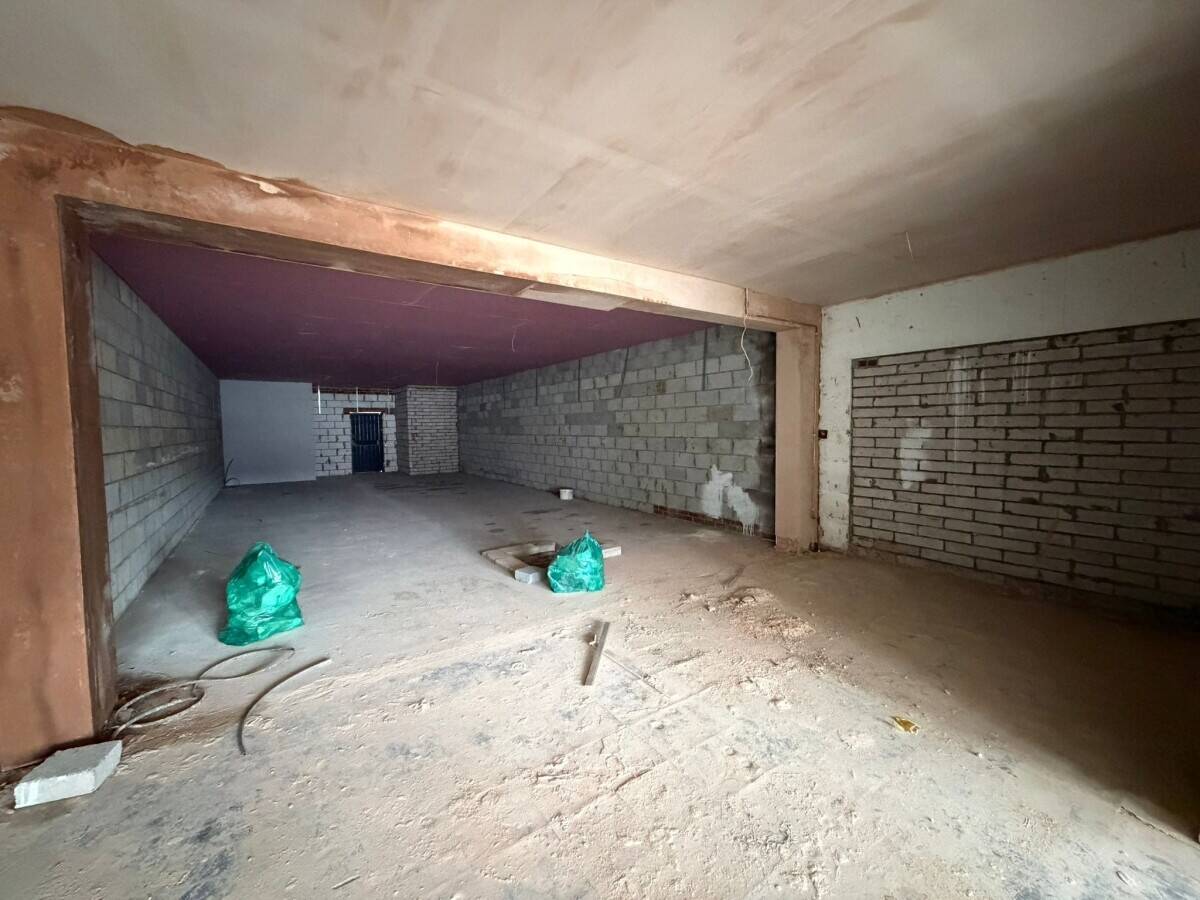 Two Retail Units For Sale in Ashford Surrey with Flexible Spaces Available Photo 3
