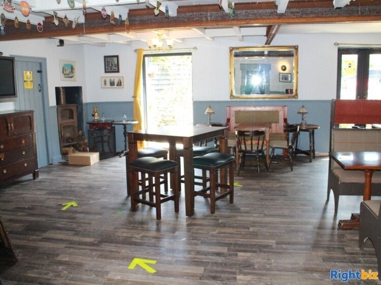 Recently Refurbished Village Free House in Vale of Glamorgan with Car Park Photo 3