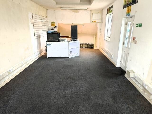 LOCK UP E-CLASS SHOP WITH CAR PARK - £12,500 plus VAT PER ANNUM - LEASEHOLD – SOUTH STREET BRAINTREE Photo 3