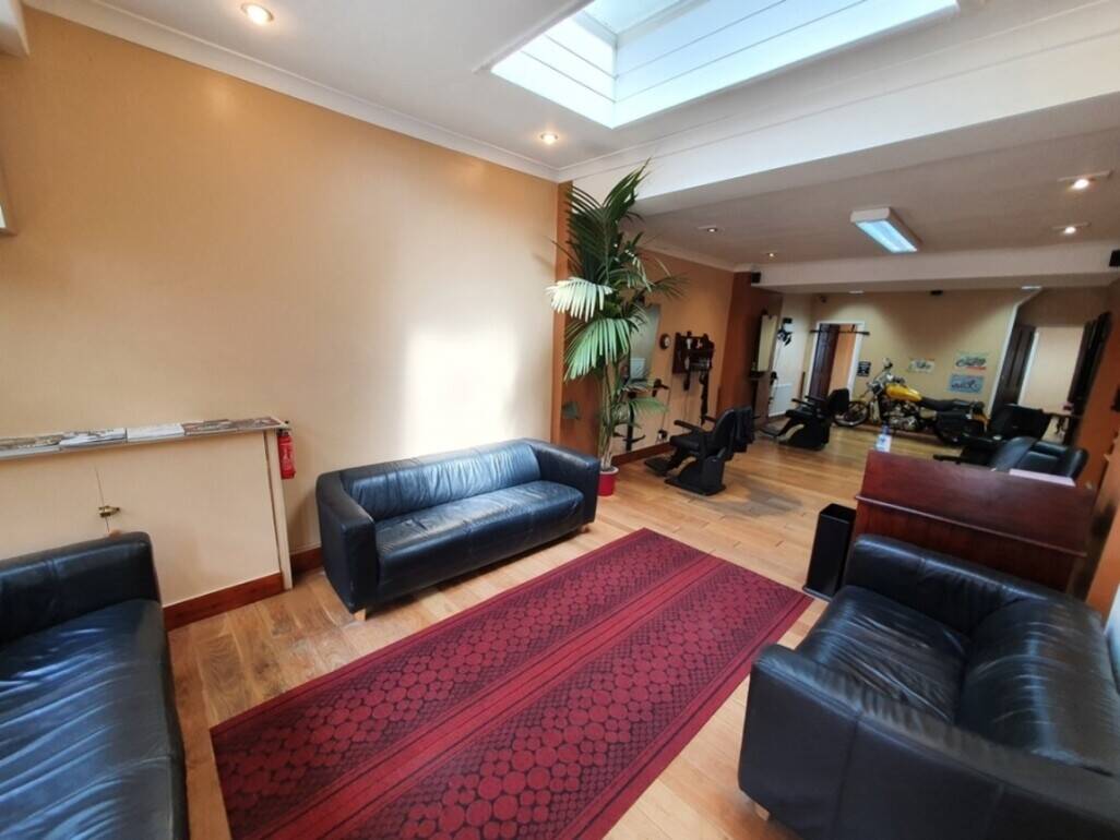 Freehold retail premises with two-bedroom flat for sale in Dover, Kent Photo 3