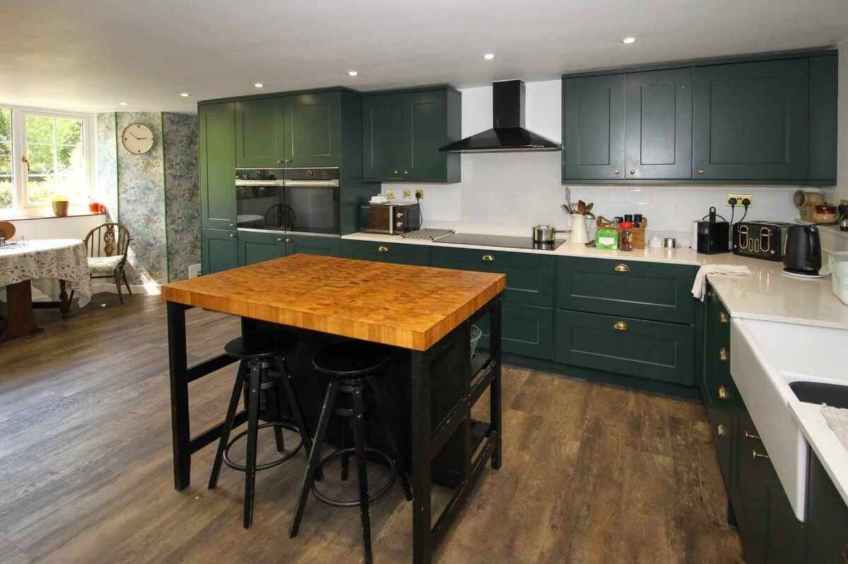 Eight-Bedroom Guest House Property for Sale in Tiverton, Devon with Development Potential Photo 3