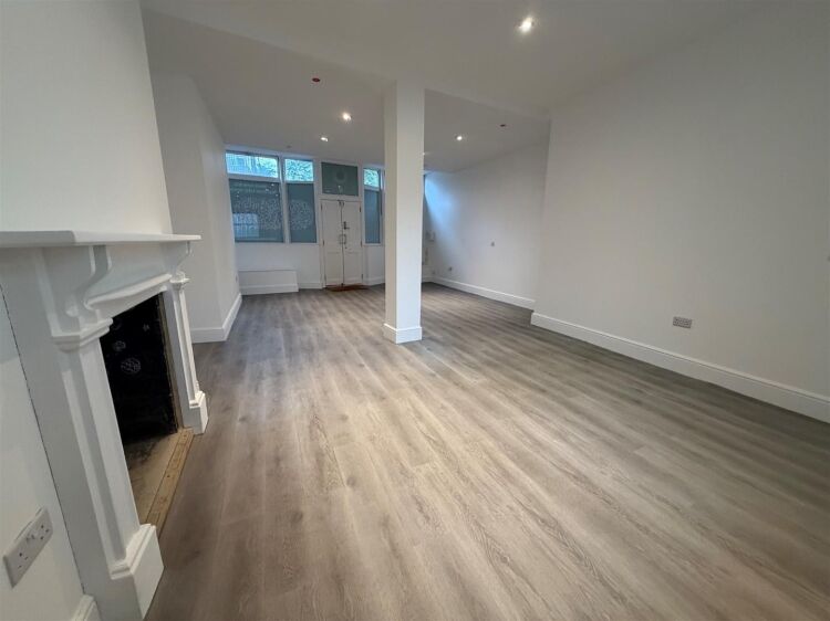 Modern Ground Floor Office Space for Sale in Bristol Opposite Co-Operative Supermarket Photo 3