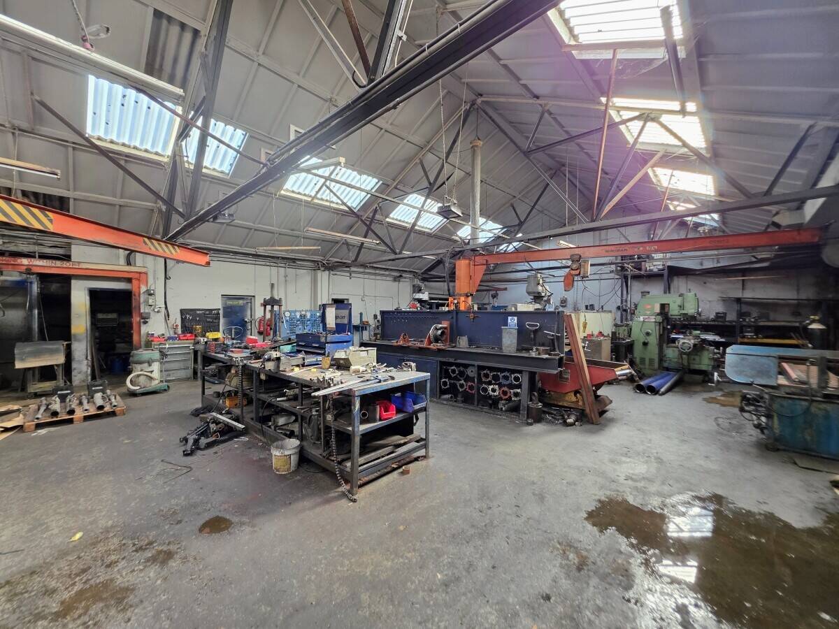 Industrial Unit for Sale in Rochford Essex with 4,680 sq ft and excellent transport links Photo 3