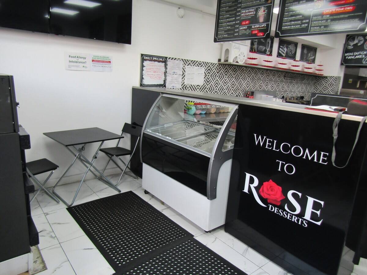 Main Road Shop Available To Let in Blackburn Lancashire, Newly Renovated with Public Parking Photo 3