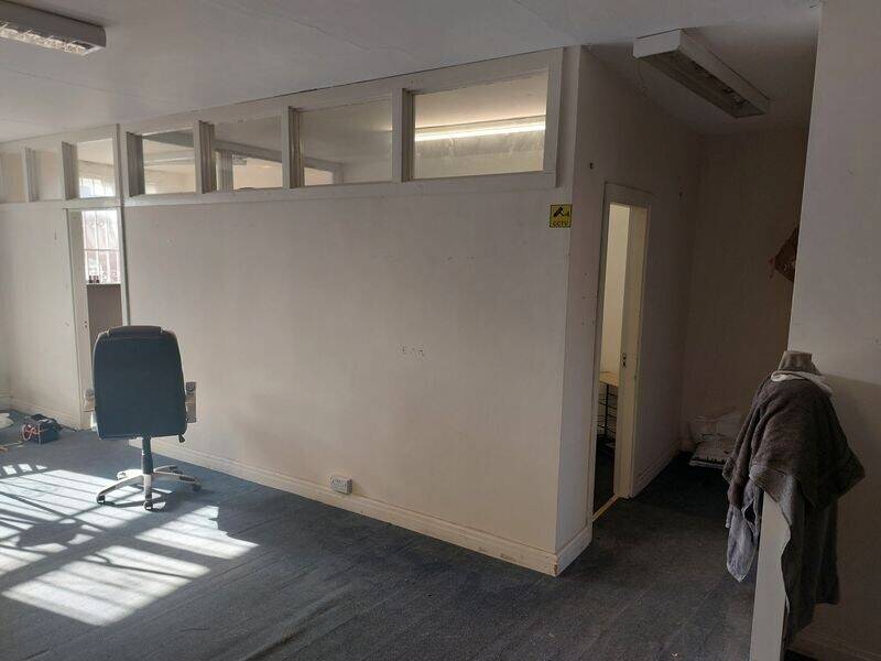 Spacious First Floor Room TO LET above a Nail Bar, Acomb Court, Acomb, York, YO24 3BJ Photo 3