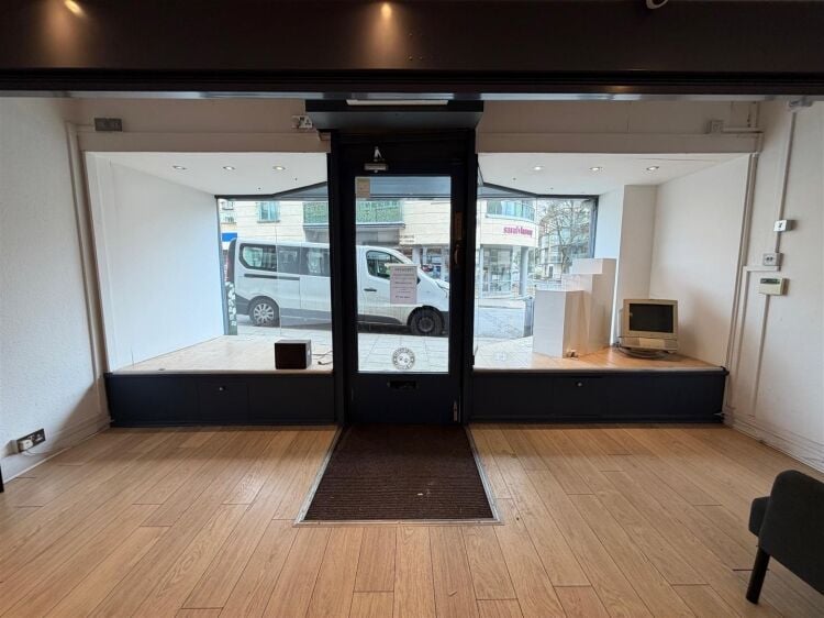 A well presented ground floor shop of approximately 500 ft² benefiting from a full width retail frontage and an internal security shutter. the un Photo 3
