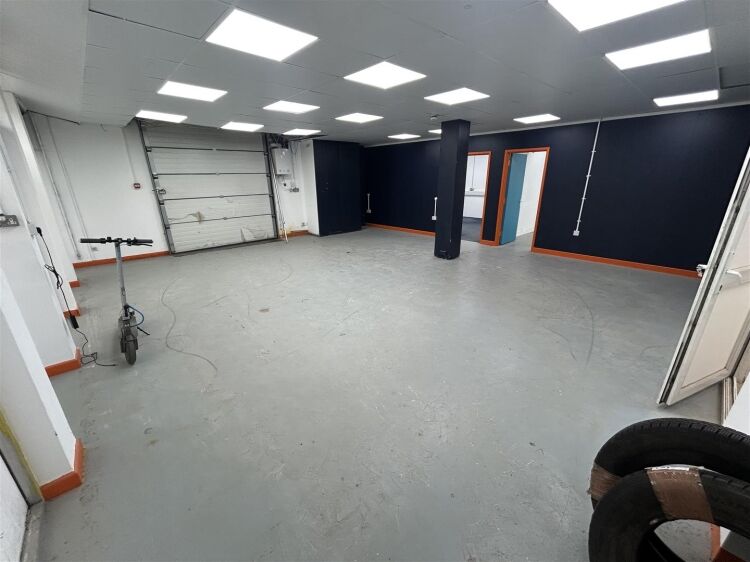 Ground Floor Industrial Unit in Bedminster, Bristol with Open Plan Workspace and Storage Photo 3