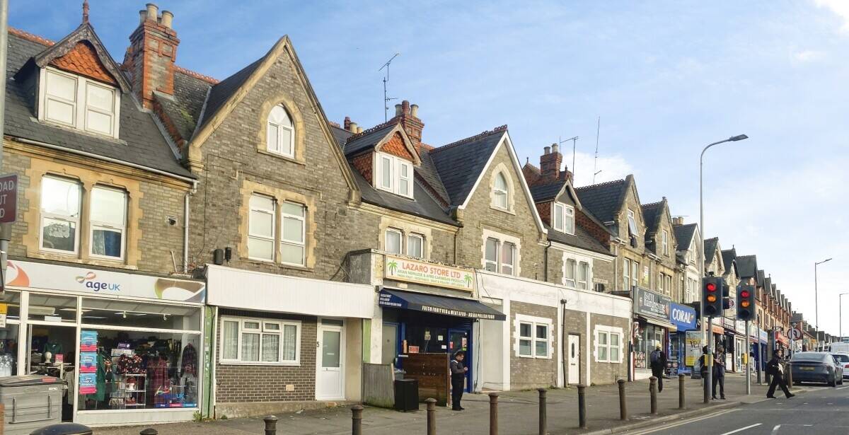 Mixed Use Freehold Investment Property For Sale in Reading Berkshire on Whitley Street Photo 3