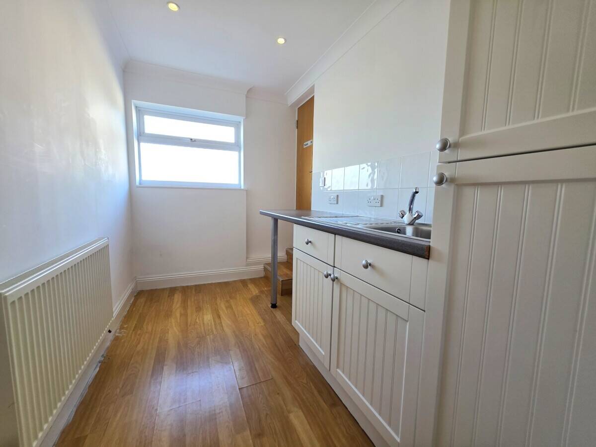 Office To Let Photo 3