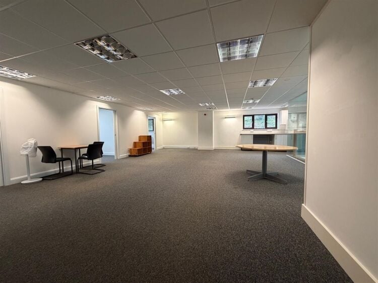 Modern office suite for sale in Bristol with 1,325 sq ft and ample parking available Photo 3