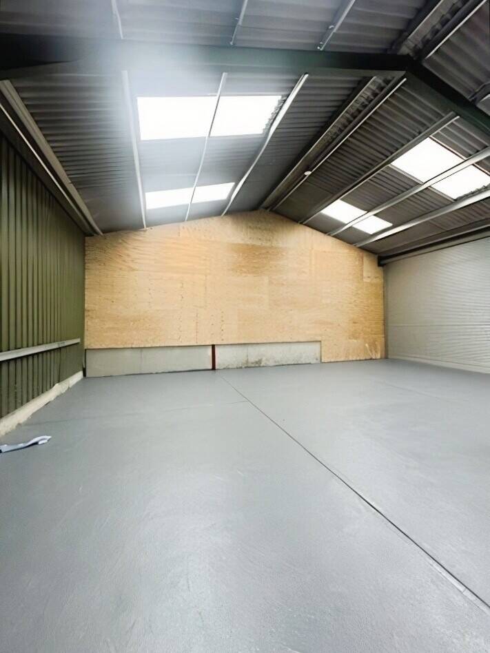 WAREHOUSE TO RENT APPROX 1,886SQFT - BEECHES ROAD, HULLBRIDGE - £1,800PCM Photo 3