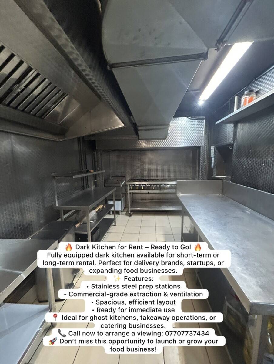 Dark Kitchen Photo 3
