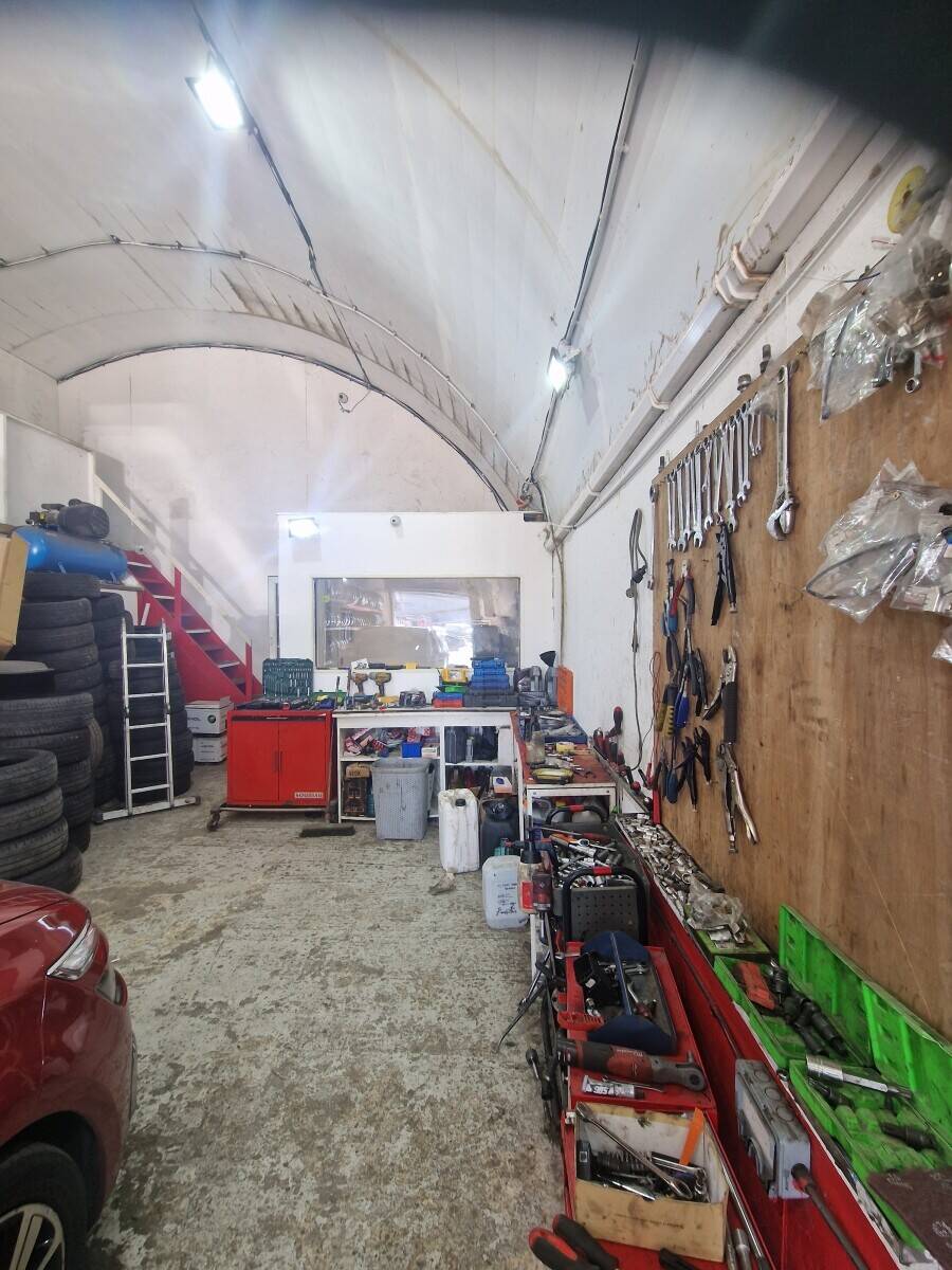 Mechanic and Tyre Shop for Sale in Brent Cross London with Full Equipment and Strong Income Potentia Photo 3