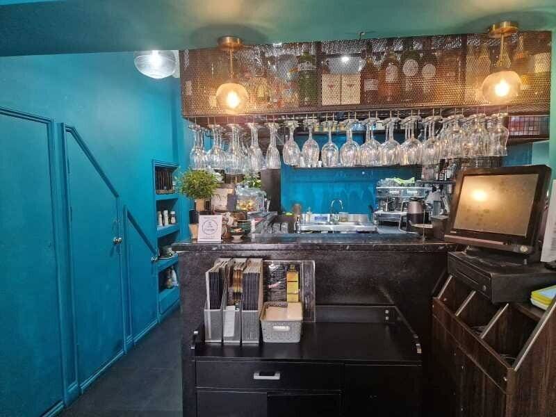 Restaurant for sale on Uxbridge Road in Shepherds Bush London with long-term lease available Photo 3