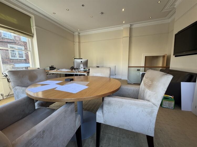 Bright 270 sq ft office space in Bristol with natural light and shared kitchen access Photo 3