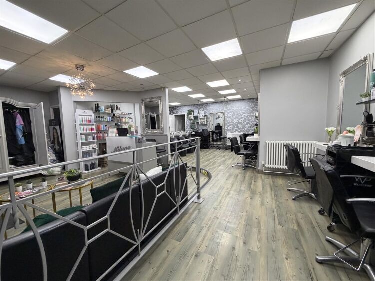 Fully fitted hair salon for sale in Bristol on Two Mile Hill Road, 600 sq ft with parking. Photo 3