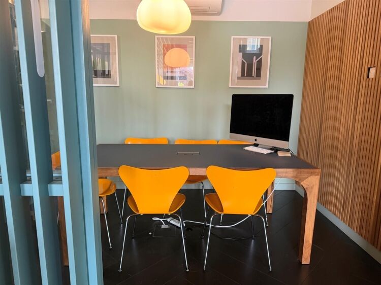Grade II Listed Office Space in Bristol with Shared Facilities for Up to Six People Photo 3