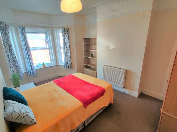 Substantial Detached HMO with 100ft Garden in Bournemouth, Dorset Photo 3