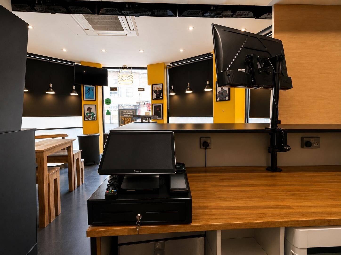 Fully Fitted Takeaway and Restaurant Available in Isleworth London Photo 3