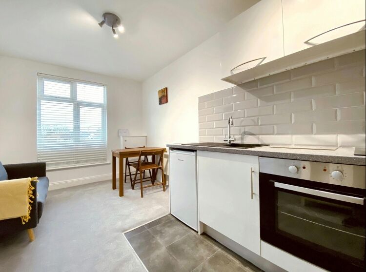 Mixed Use Rental Investment in Bournemouth Dorset with Retail Unit and Five Serviced Flats Photo 3
