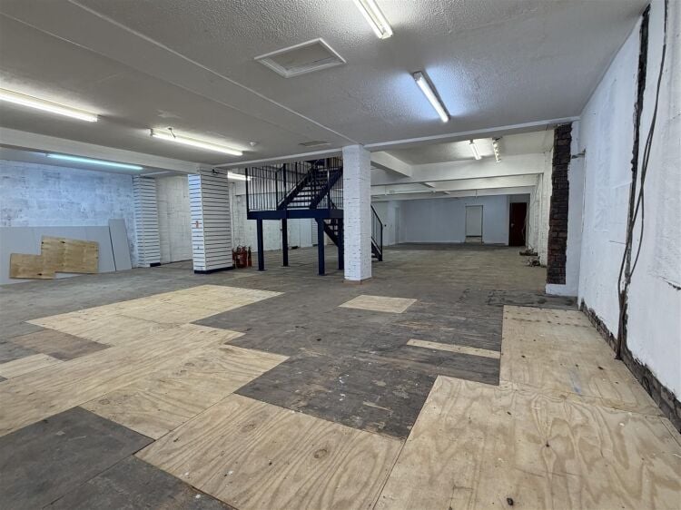 The property comprises a substantial retail unit extending to approximately 3,526 sq ft. Photo 3
