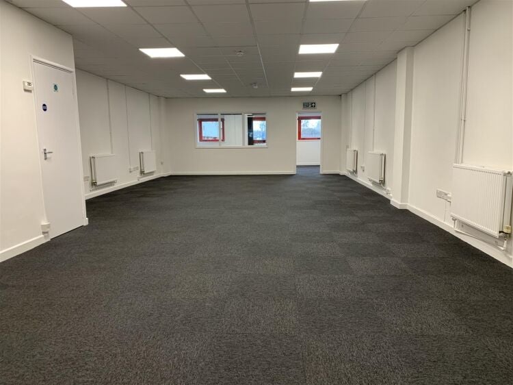 Industrial Unit for Sale in Bristol with Open Plan Office Layout and Five Parking Spaces Photo 3