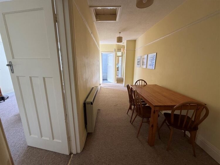 Mixed-use investment property with ground floor shop and two-bedroom flat in Bristol Photo 3