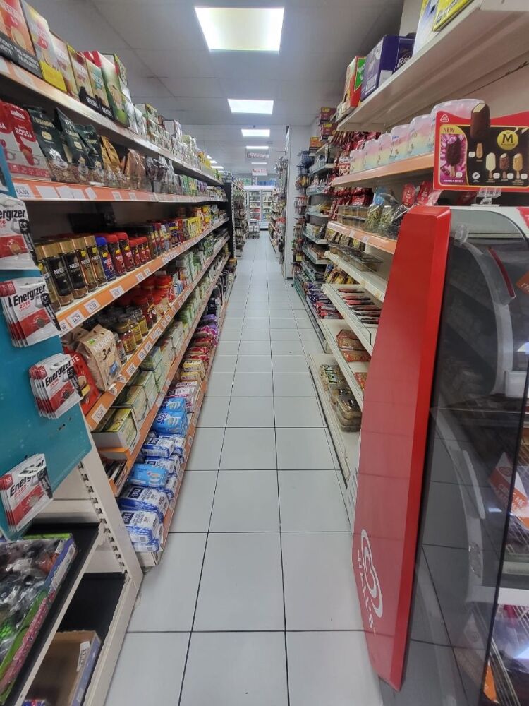 PRIME NORTH LONDON CONVENIENCE STORE FULLY REFURBISHED | HIGH TURNOVER | EXCELLENT GROWTH POTENTIAL /REF: CS0791 Photo 3