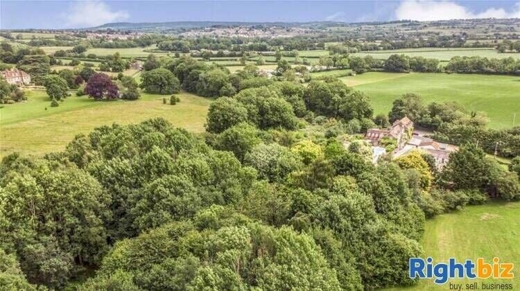 Charming 5 Bedroom Property with Licensed Kennels, Cattery and 12 Acres in Somerset Photo 3