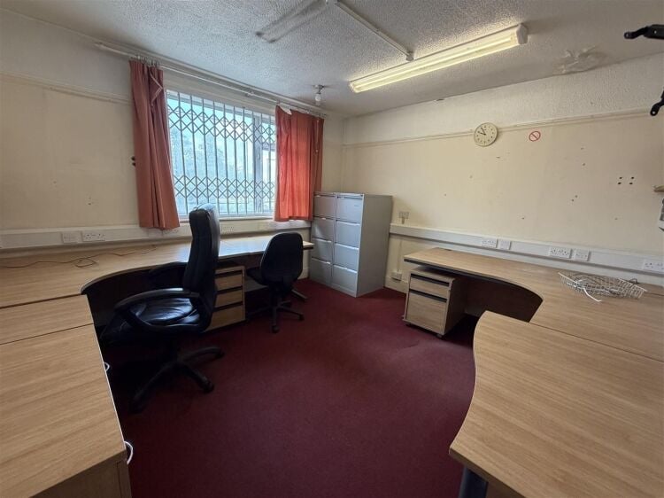 An end of terrace extended shop with first floor offices, measuring approximately 1,780 ft². the shop is situated in a highly prominent trading p Photo 3