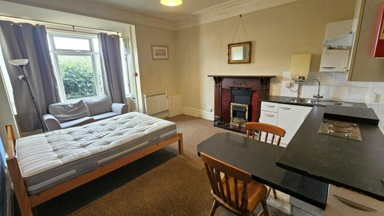 Five Apartments for Sale in Bournemouth Dorset Near Southbourne Village with Parking and Garden Photo 3