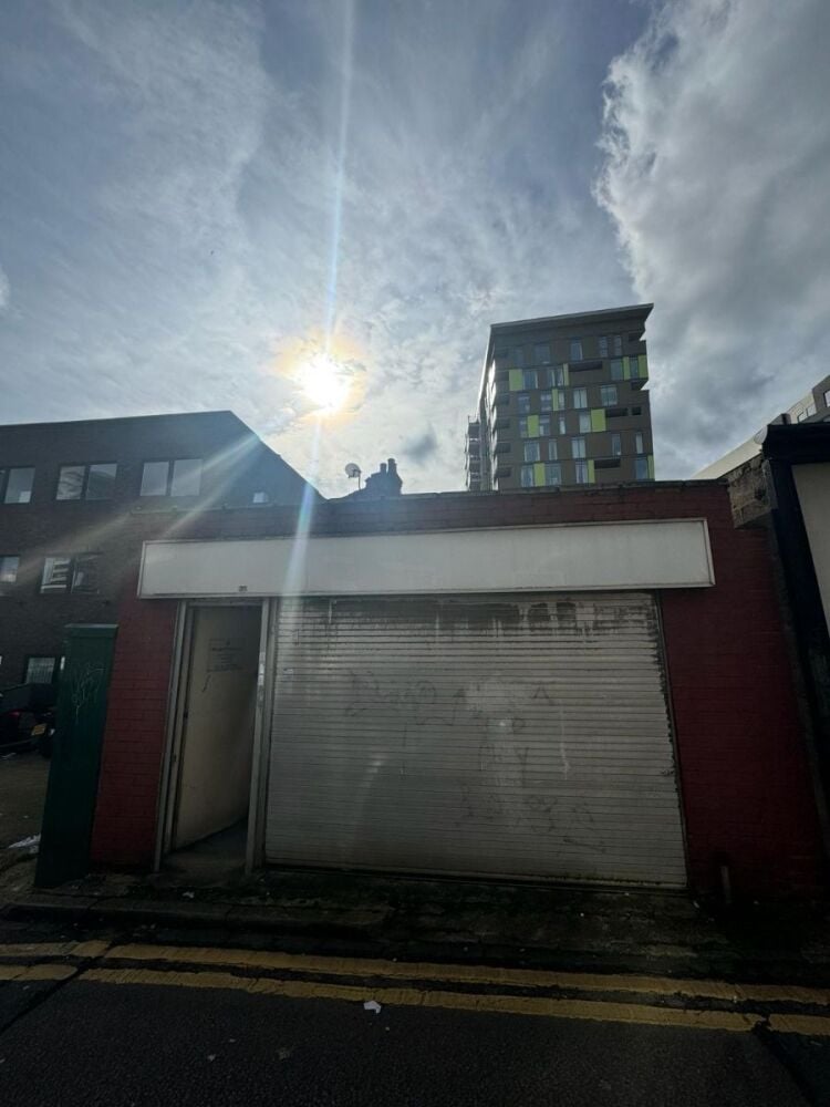 Ground-floor commercial unit available in Wembley for retail, grocery, showroom, or café use Photo 3